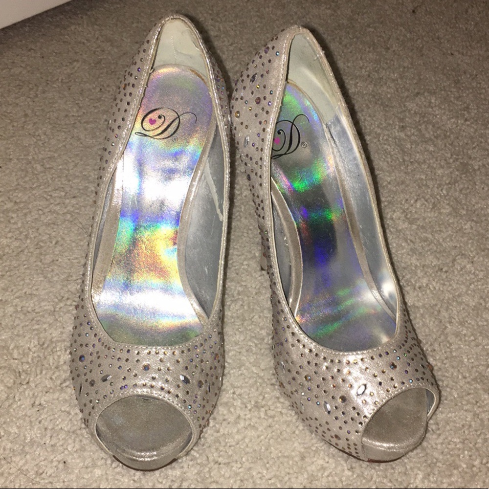 Silver crystal rhinestones platform pumps sz 7 - Picture 2 of 6
